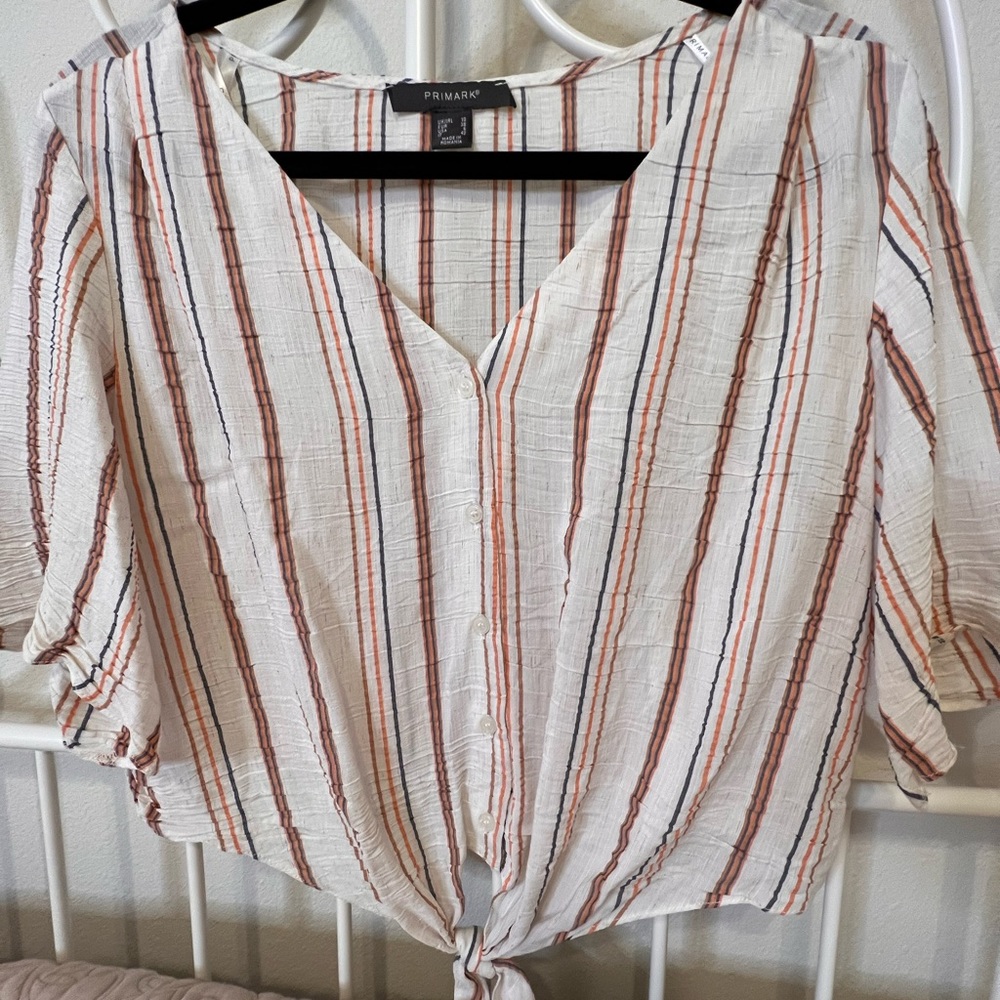 Penny’s/Primark blouse US size 6 with v-neck, flowing sleeves and tie front